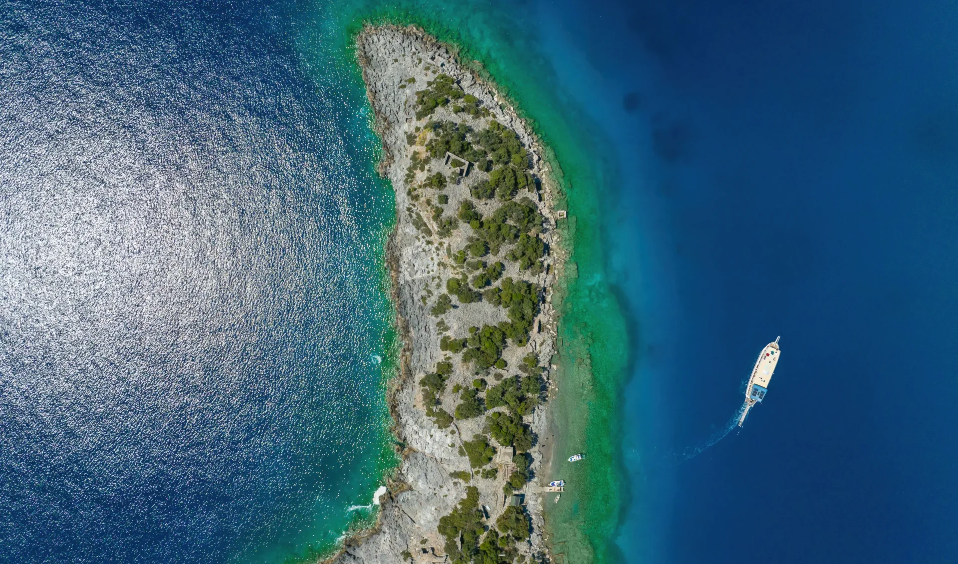 How to Choose Between a Gulet and Yacht Charter | Guletbroker 1
